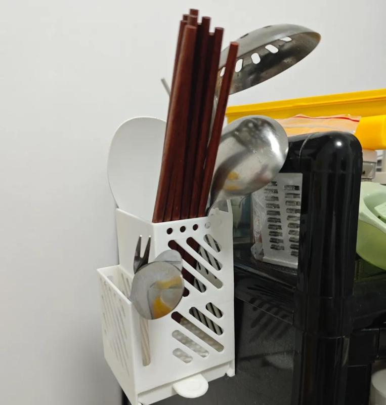 Draining Chopstick Holder