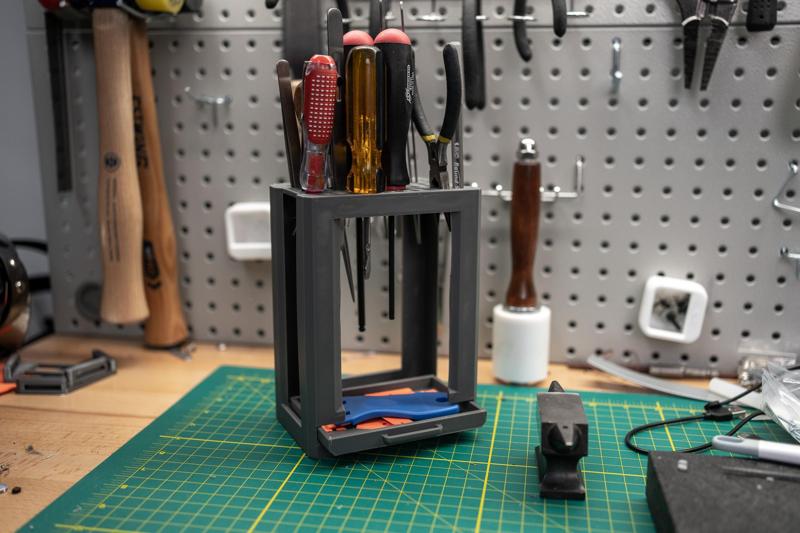 Tool and pipette Holder