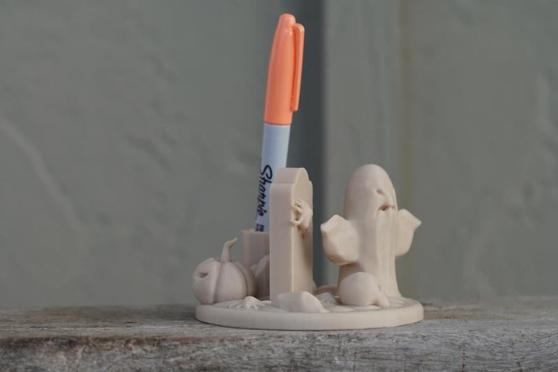 Halloween pen holder
