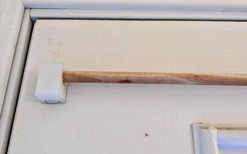 Curtain rod mount