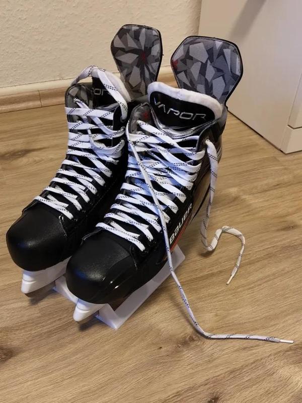 Simple stand for ice skates   
