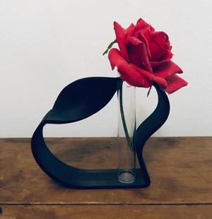 Tube Vase - The Twist