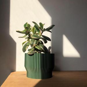 Niza Plant Pot by Lu Cop