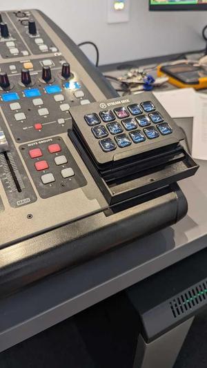 Removable x32 Streamdeck Mount