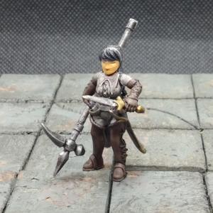 Vampire Huntress ; Sword and Hammer, Miniature