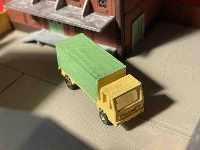 Truck 1 - box body truck (z-scale)