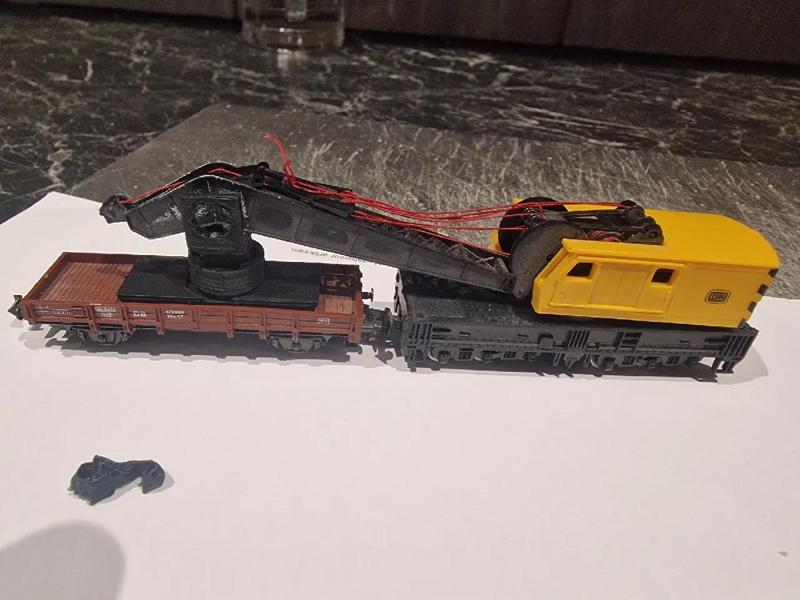 N-Scale Roco 25099 crane tender car mount and lift hook replacement   