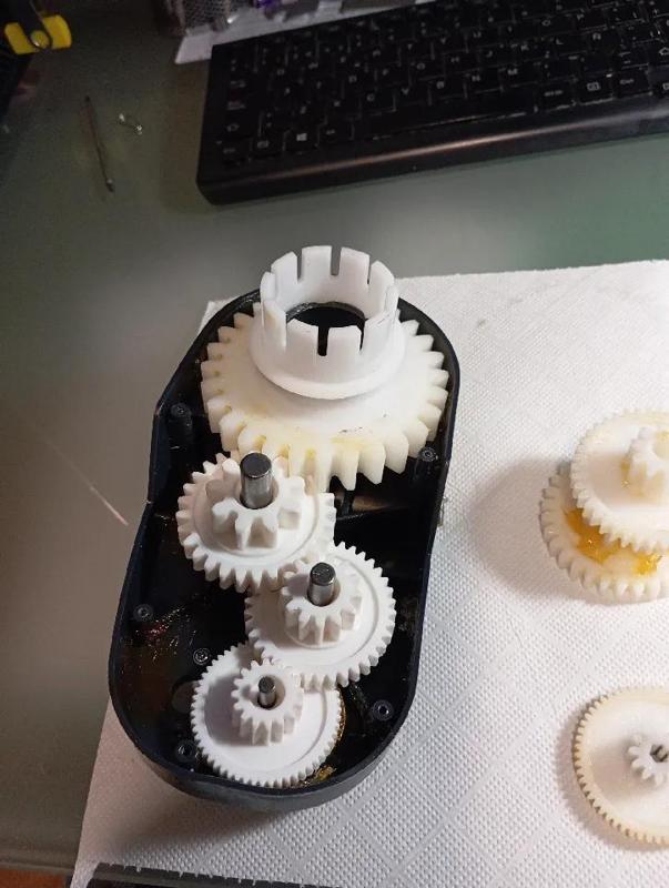 Custom gearbox for 24 V ryde on car   