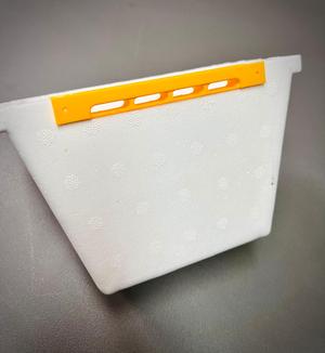 Queen excluder for Kieler feeding tray