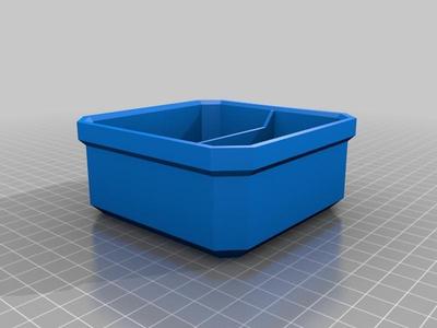 Milwaukee Low Profile Packout 1 divider (2 compartments). 