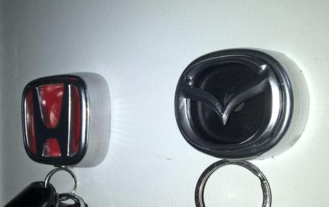Magnet key holder Mazda & Honda logo