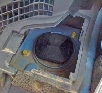 Nissan Leaf suspension strut cover