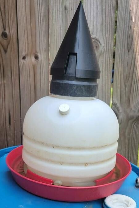 Chicken water anti perch cap