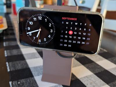 Anker 737 Powerbank Magsafe Qi Charging Stand