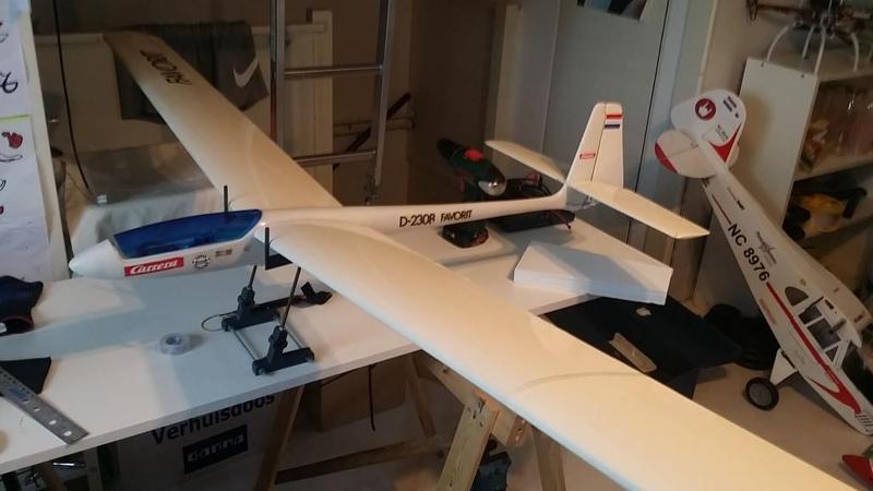 Carrera Favorit RC glider bottom/servo plate