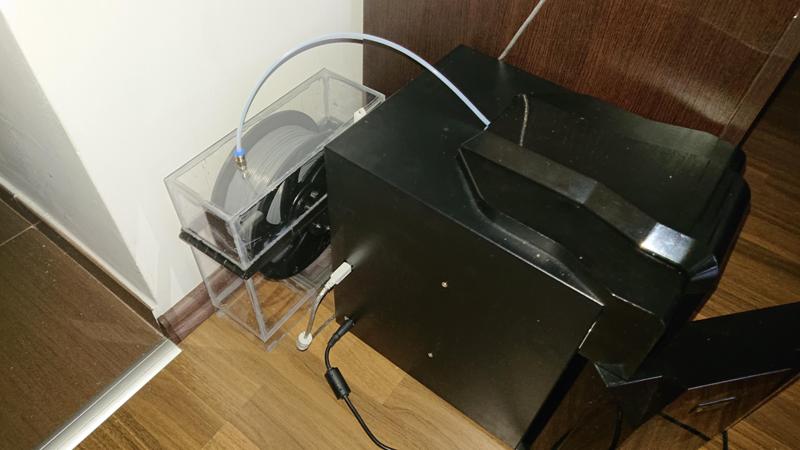 Filament holder and dryer