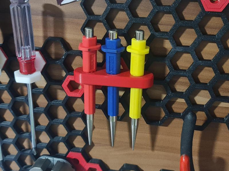 Centre punch holder for honeycomb storage wall