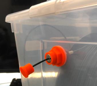 Magnetic coupling for dry box