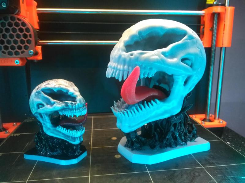 Venom skull with base