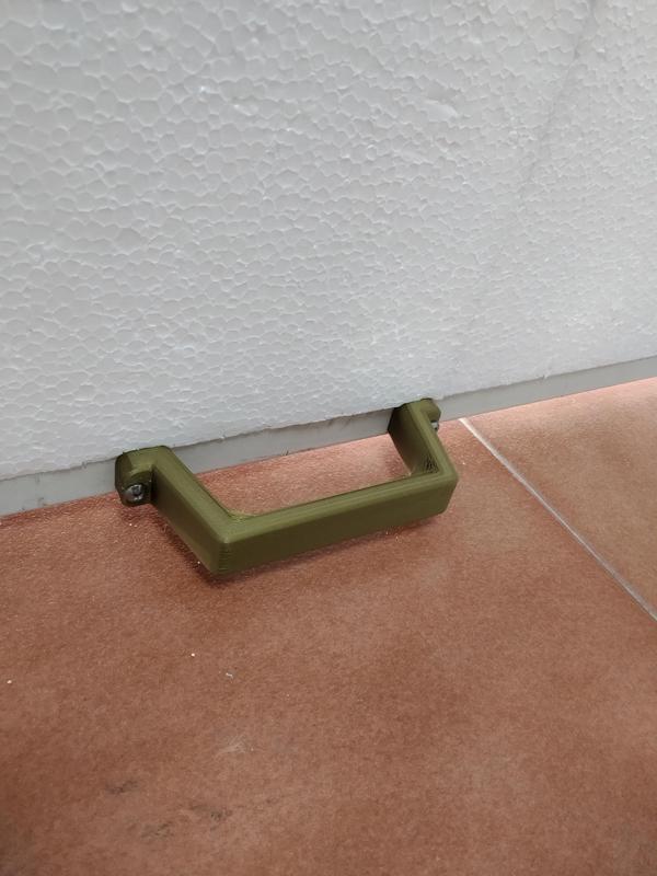 Garage door handle - Agarrador para puerta de garaje - Critter Hitters