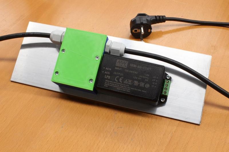 Mean Well IRM-60 isolation and strain relief / Schutzisolierung und Zugentlastung