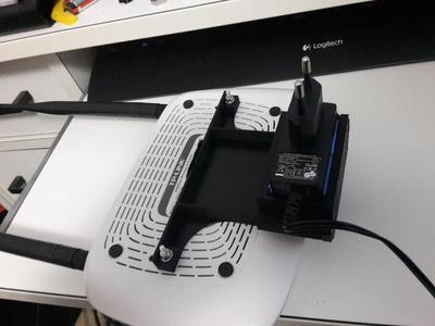 TP-Link WR841n wall mount