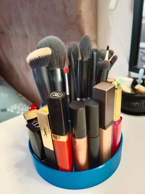 Cosmetic brush organizer