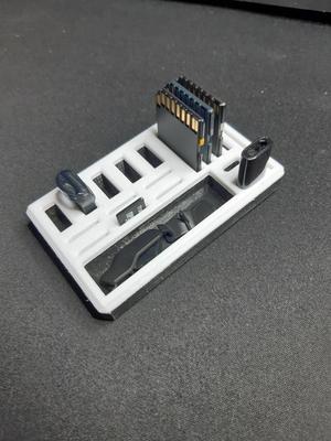 Desk organizer with usb C