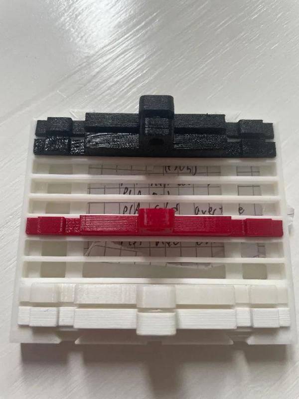 Halterung-Test/Filament-Halter-mit-Zettel-zum- einlegen   