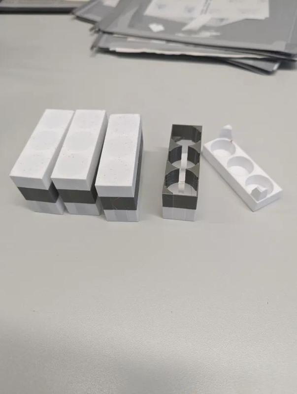 Kompaktes Case für Hyposensibiliserungsfläschchen.   