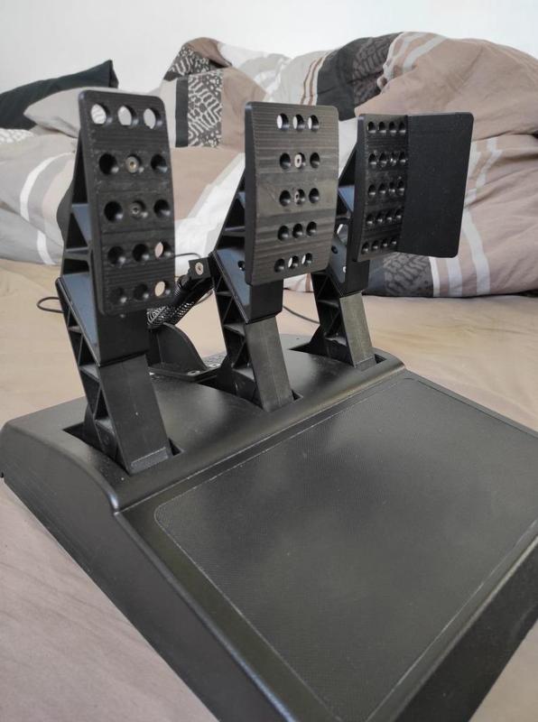Thrustmaster pedals raiser