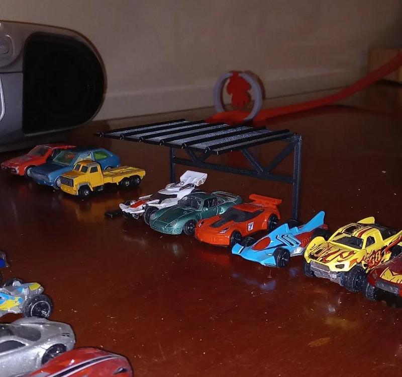 Parking with roof for three 1/64 cars (Hotwheels)   