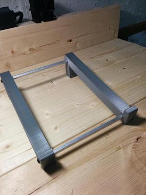 Laptop stand