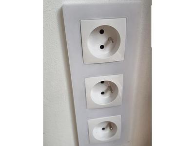 Cache enjoliveur prises x3 DEBFLEX wall plug/switch plate