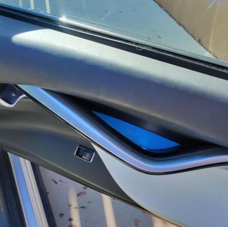 Model X Pull cup mat door right Tesla Model X 1035806-00-A