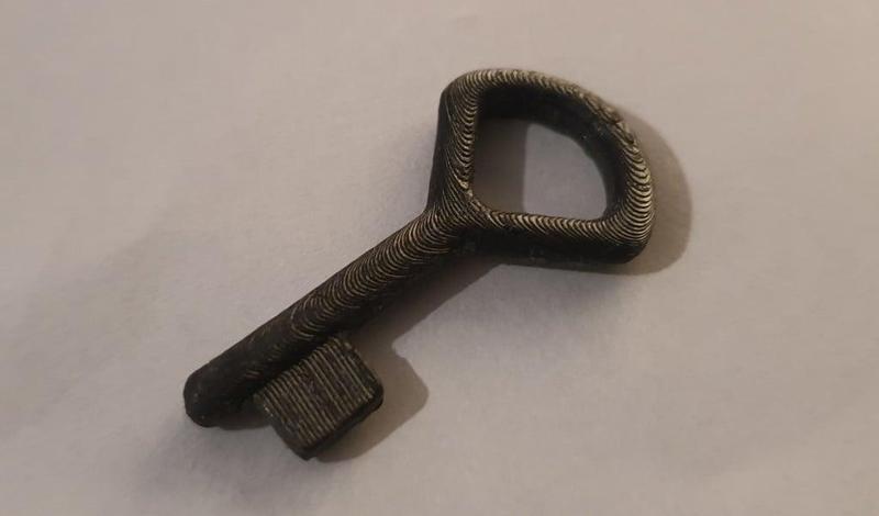 İş Bankası kumbara anahtarı (ISBANK s.steel coin bank key)