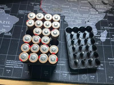 24 AA Battery Case (magnetic) - sliced, not scaled