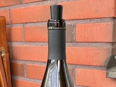 Wine bottle cap minimalistic