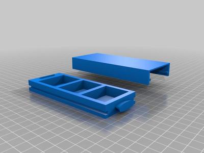 Sliding compartmented daily pillbox -  (with lock)