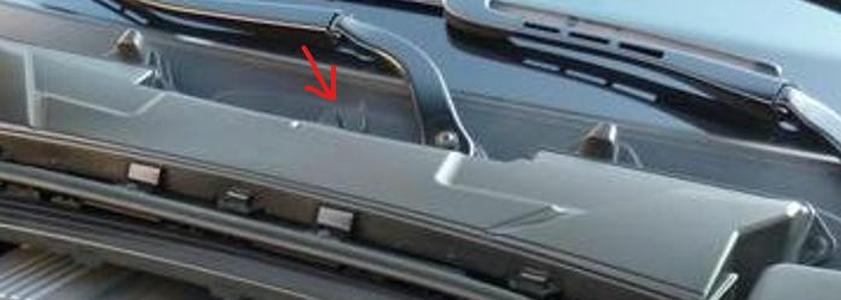 BMW e90 V strut cover windshield