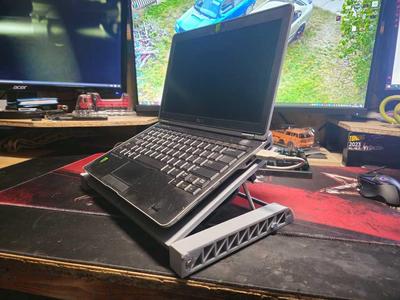Cooling pad for laptop 