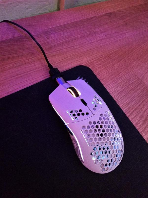 Glorious Model O Mousepad Charger Clamp
