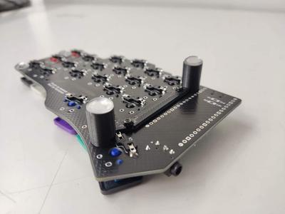 Piantor split keyboard tenting legs