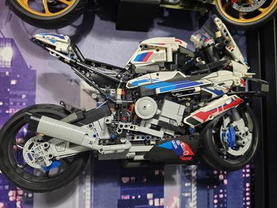 LEGOs 42130 Technic BMW M 1000 RR Wal Mount