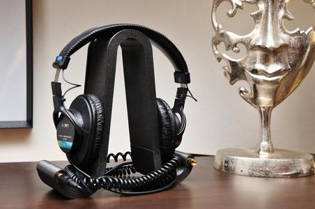 HEADPHONE STAND 