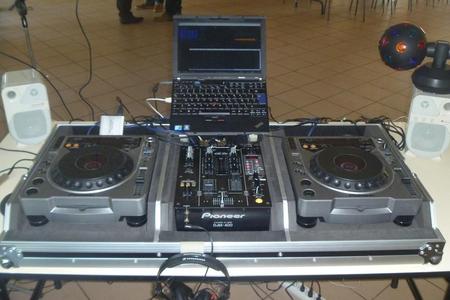 Laptop support for DJ flycase