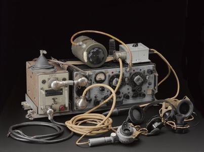 1:6 scale WW2 UK radio set Model 19