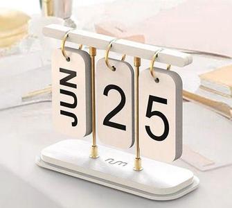 Desk calendar