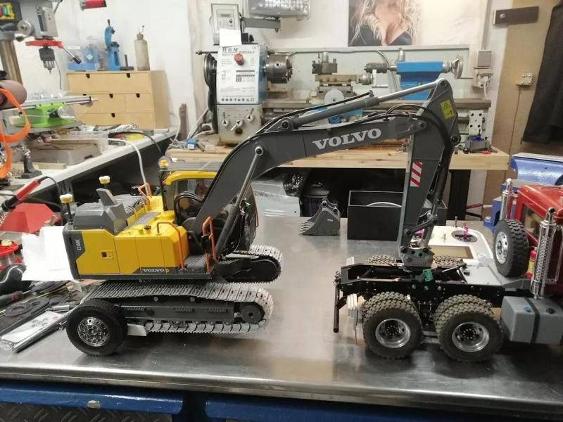 Volvo EC160 driving shoes with mounting plate