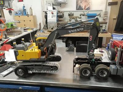Volvo EC160 driving shoes with mounting plate